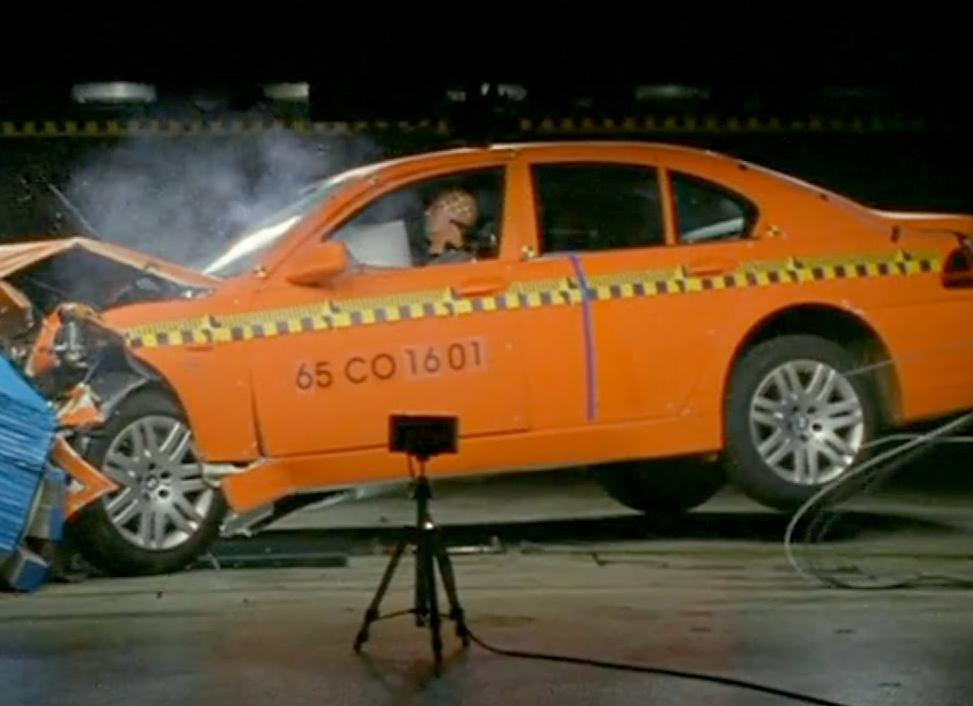 Краш тест BMW 7 серии