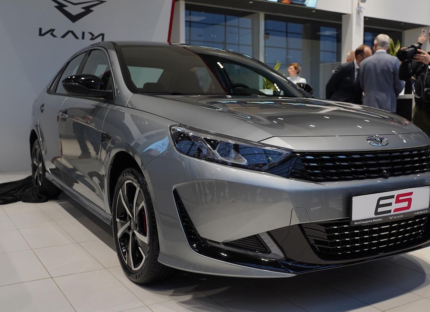 Плавная езда и постепенное разгоняние автомобиля Kaiyi