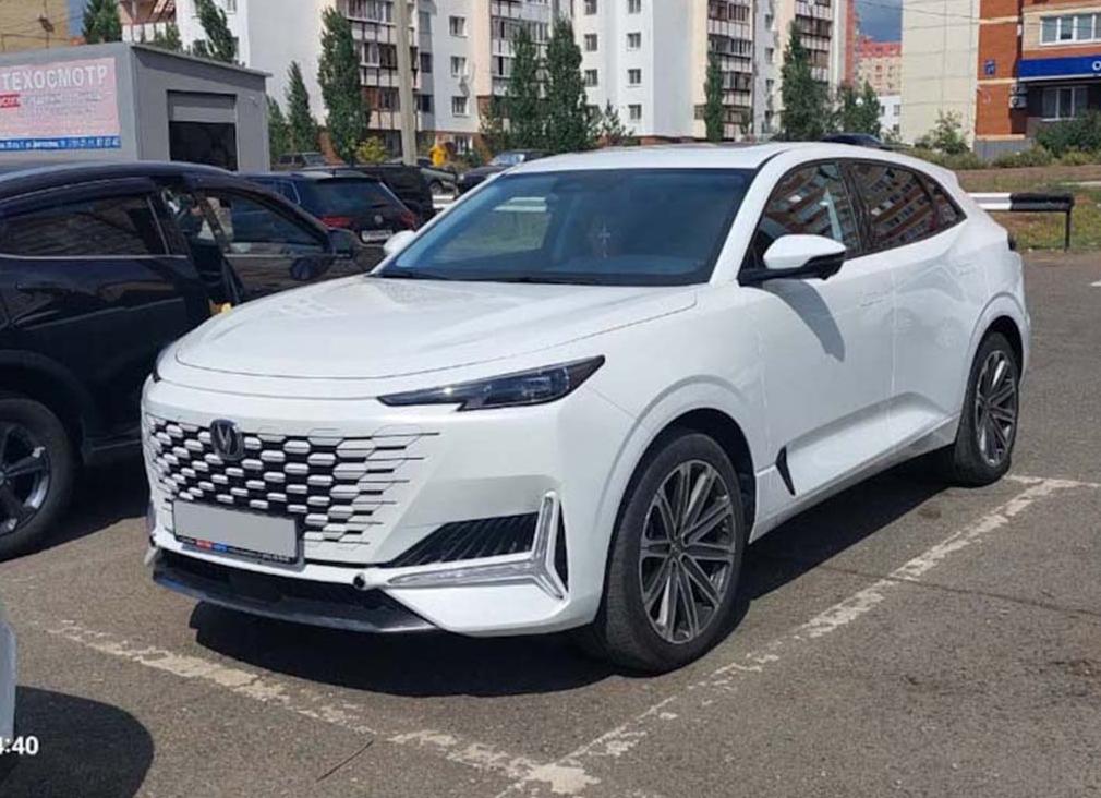 Сравнение Chery Arrizo 8 и Changan UNI-K: что лучше.