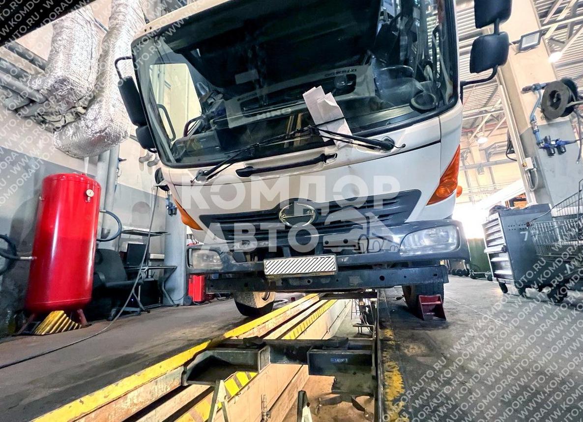 Буксировка неисправного автомобиля Hino