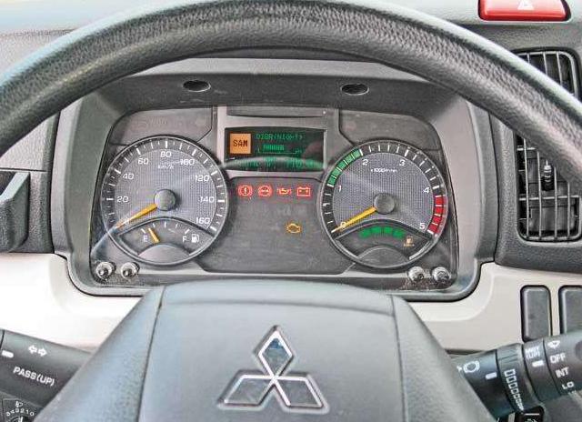 Бардачок, полки, ниши, карманы в кабине, козырьки, зеркало Fuso Canter (Фусо Кантер)