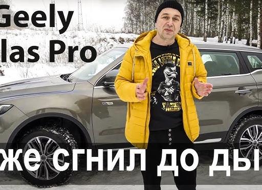 Безопасность важнее всего: как корректно остановить автомобиль и активировать сигналы бедствия