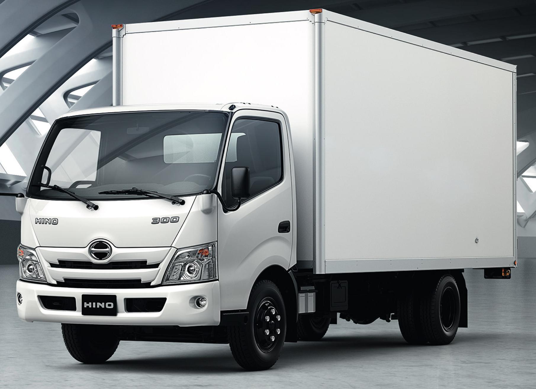 Начало движения на автомобиле Hino