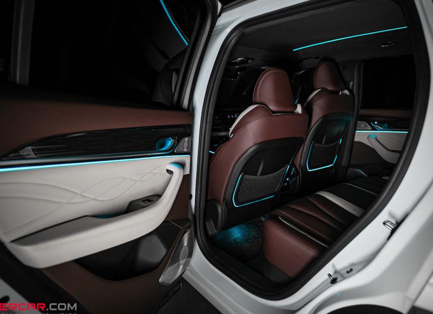 Салон Geely Monjaro: интерьер, фото, подсветка.